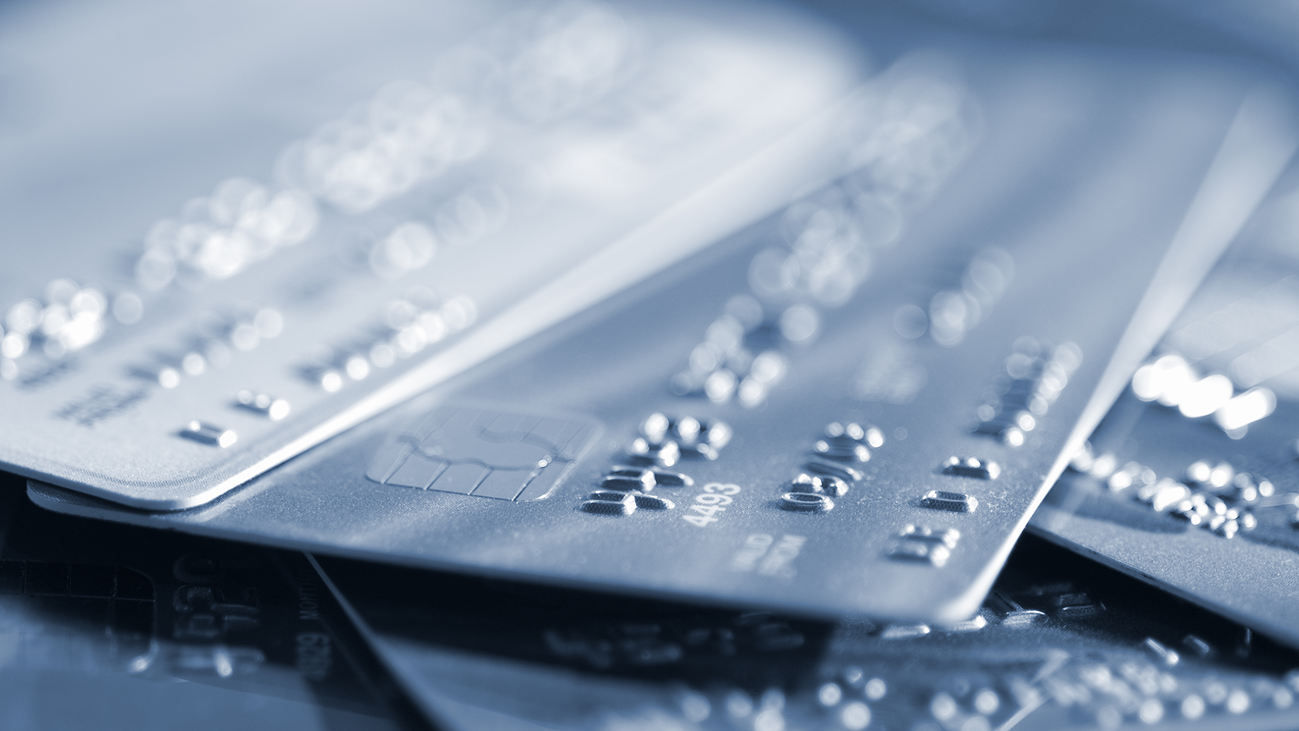 Un tercio de los españoles reconoce devolver ropa después de utilizarla