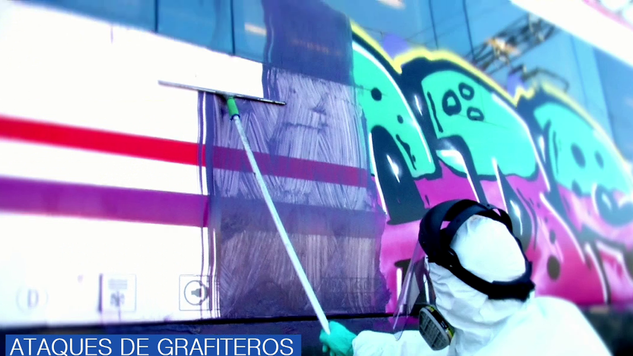La limpieza de grafitis en trenes de Madrid cuesta tres millones de euros