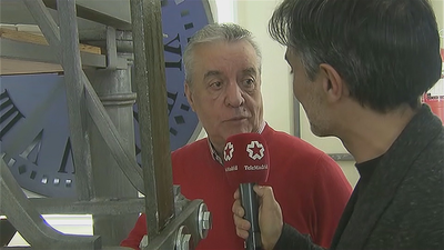 Últimas comprobaciones del reloj de la Puerta del Sol