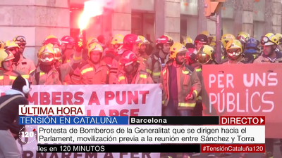 Los bomberos catalanes cortan las calles en protesta contra la precariedad