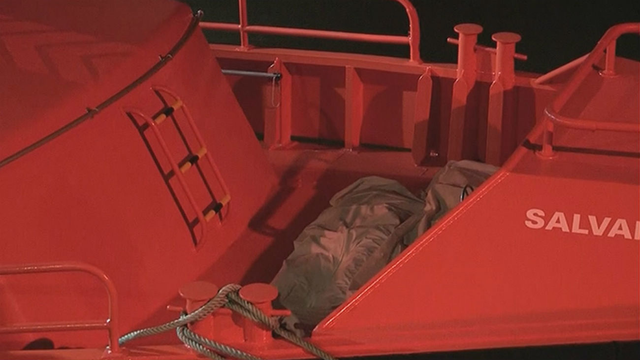 Un marinero muerto y 3 rescatados en el hundimiento de un pesquero en Malpica (La Coruña)