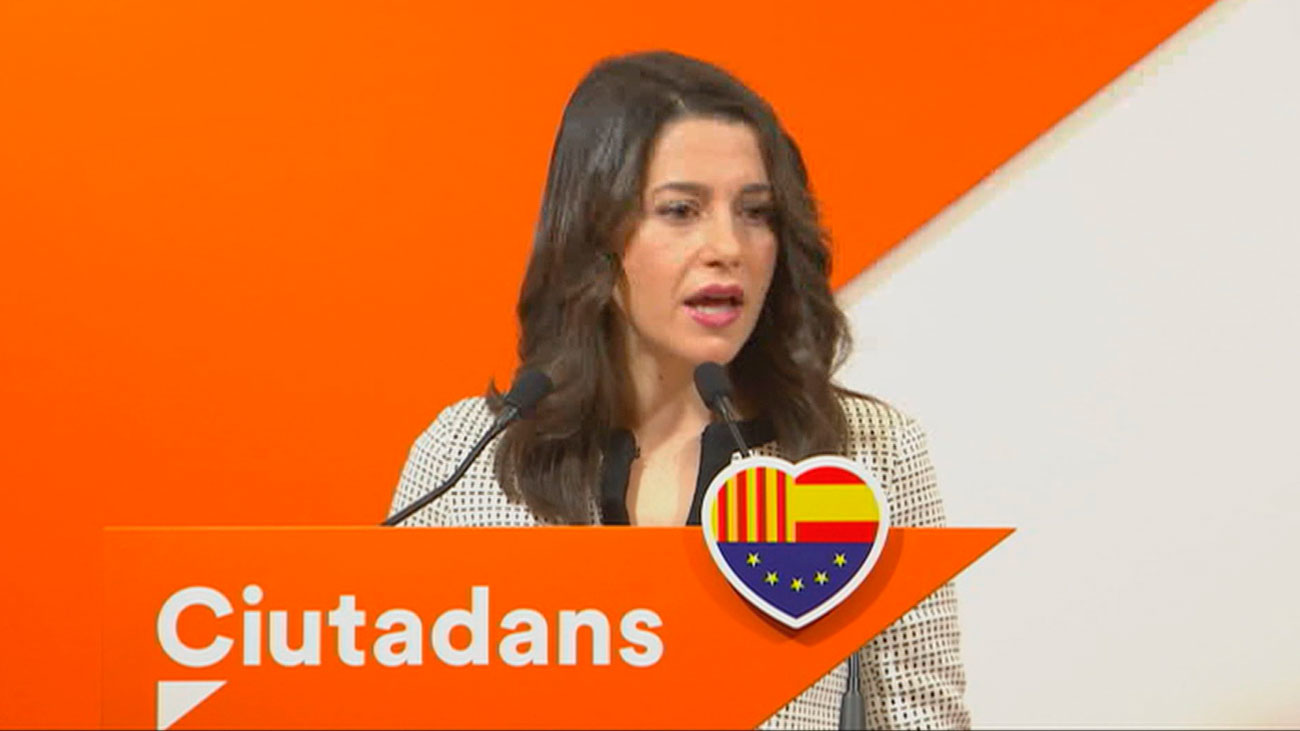 Arrimadas acusa a Sánchez de 'blanquear' a Torra