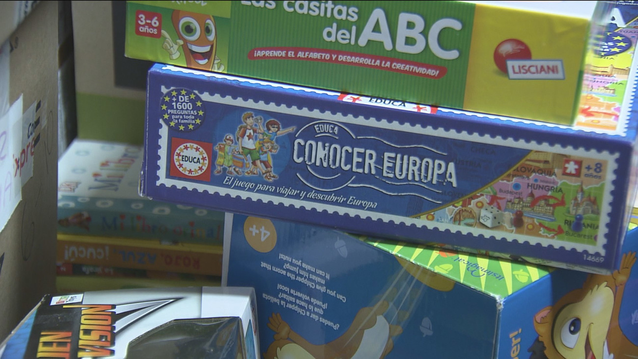 Los taxistas madrileños recogen 400 kilos de juguetes para los niños