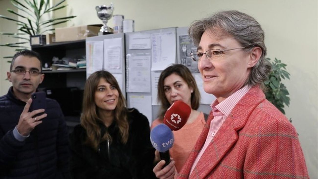 Carmena felicita la Navidad a los taxistas y asegura que el Ayuntamiento trabaja para que haya regulación del sector