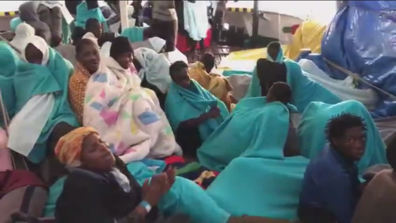 España autoriza entrar al "Open Arms" con 313 migrantes rescatados a bordo