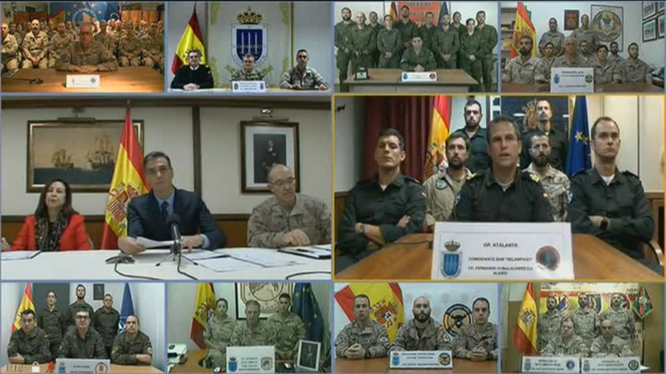 El Presidente del Gobierno felicita a las tropas desde el buque Juan Carlos I