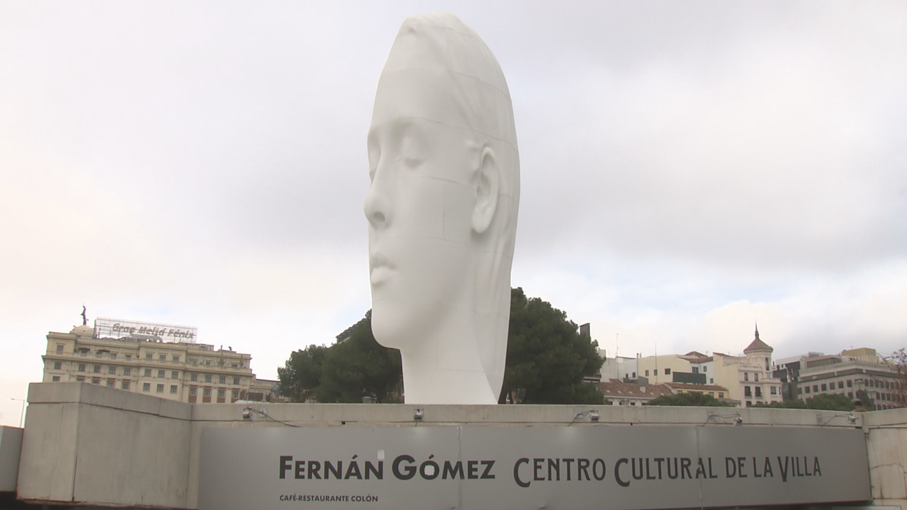 Una escultura de Plensa permanecerá un año en la plaza de Colón