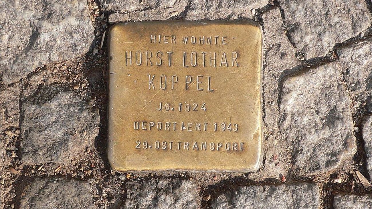 Adoquín de Kreuzberg (Berlín) en recuerdo a una víctima del nazismo (WIKIPEDIA)