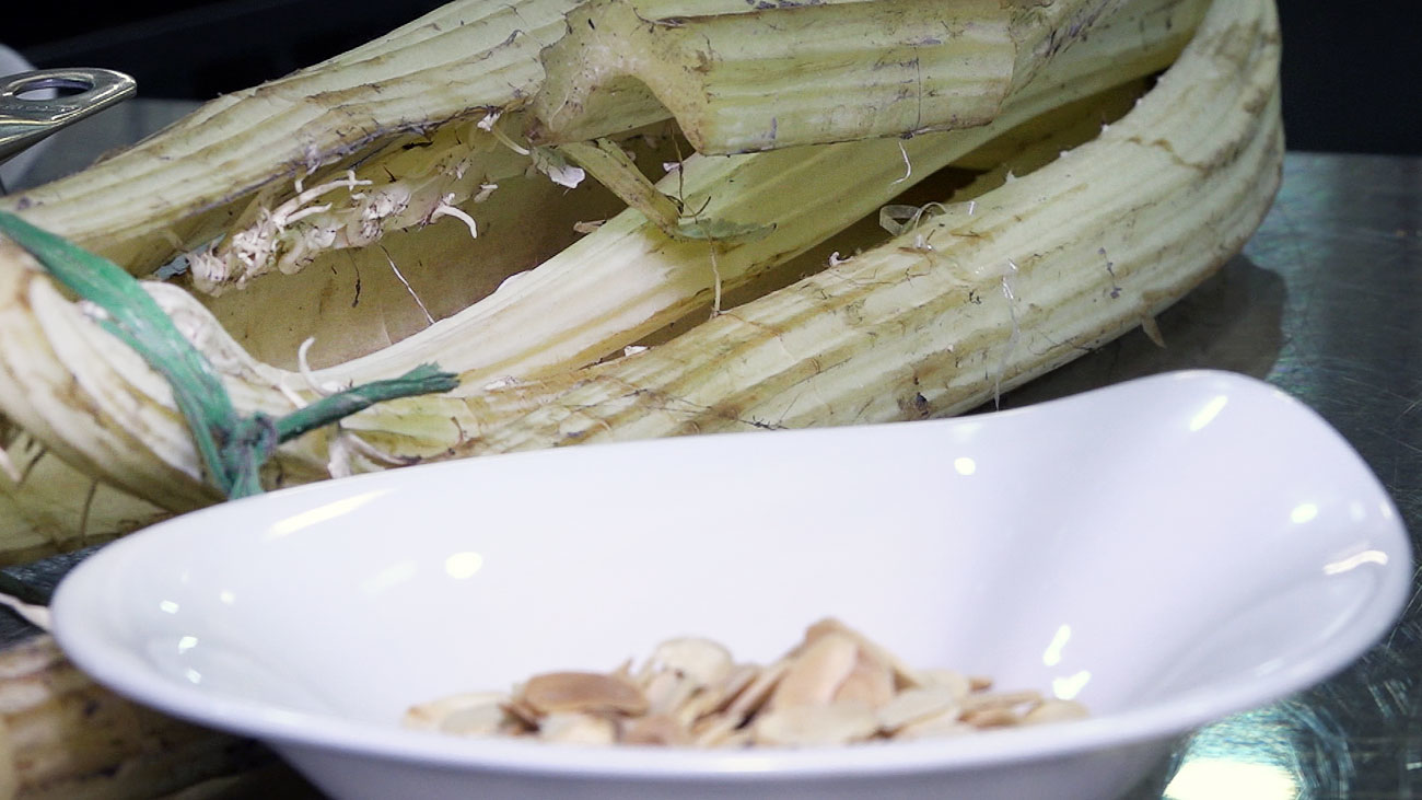 Sopa de cardo con almendras, un clásico de la Navidad