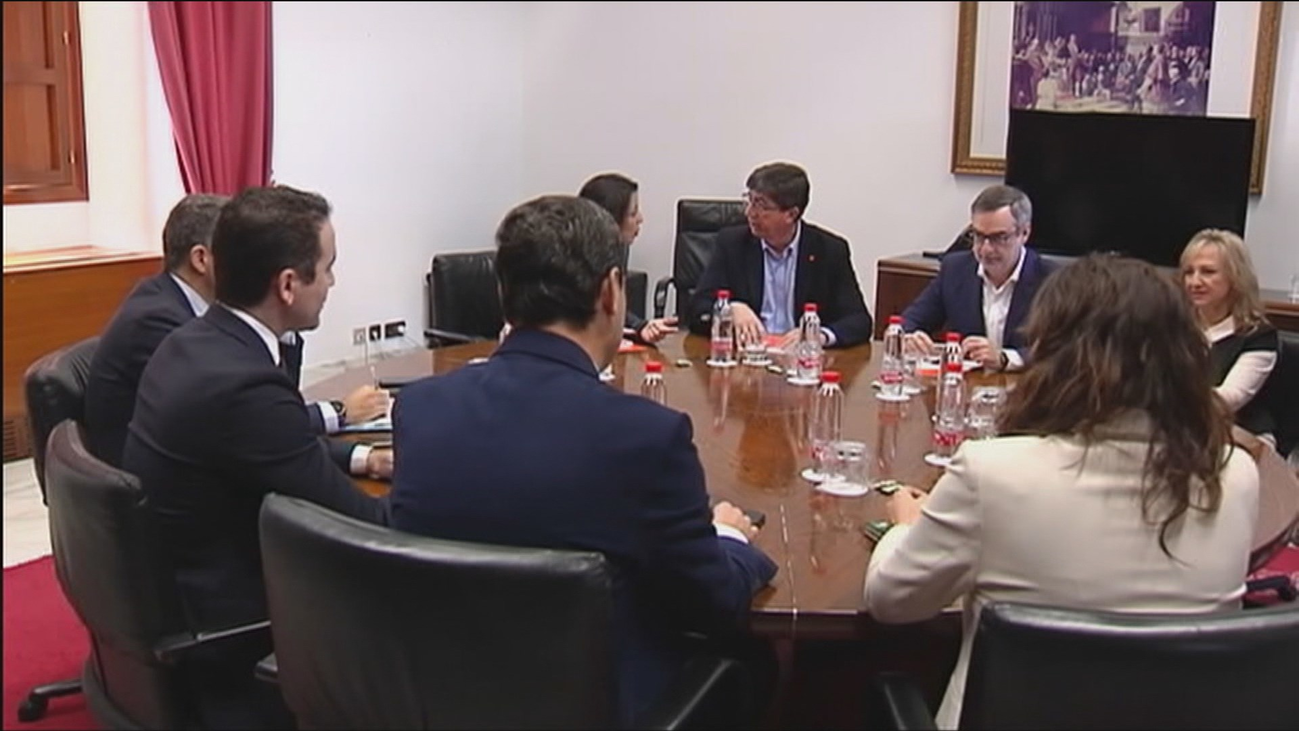 Continúan las negociaciones a un día de constituirse el Parlamento andaluz