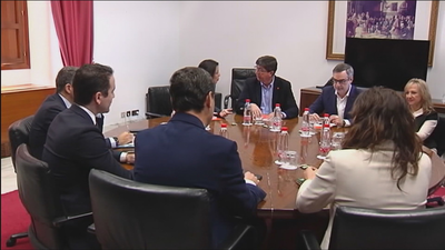 Continúan las negociaciones a un día de constituirse el Parlamento andaluz