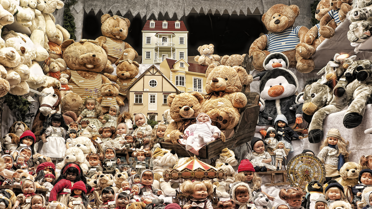 El Samur entrega regalos anticipados para los niños en los centros de acogida