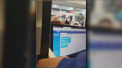 Denuncian comentarios racistas hacia un trabajador de una tienda de Bravo Murillo