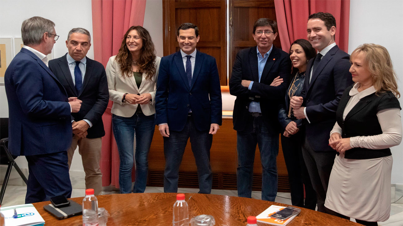 PP y Cs cierran su acuerdo y ofrecen un puesto en la mesa del Parlamento a Vox