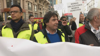 Trabajadores y empresas de autocares vuelven a cortar el tráfico de la Gran Vía