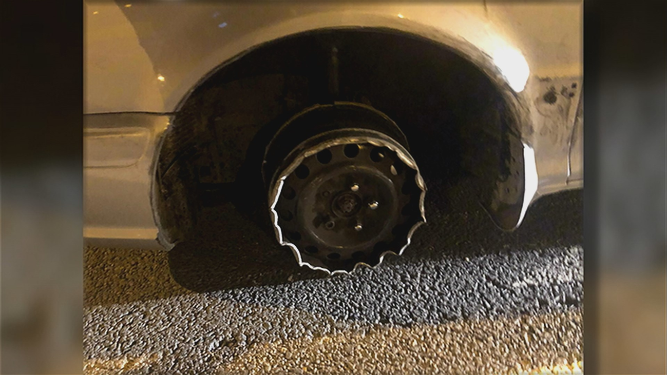 Persecución por la M-40 de un coche que circulaba sobre sus llantas sin gomas