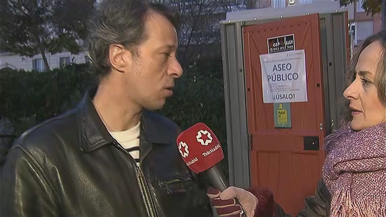 Vecinos y comerciantes piden la retirada de los urinarios móviles de la plaza de Chueca