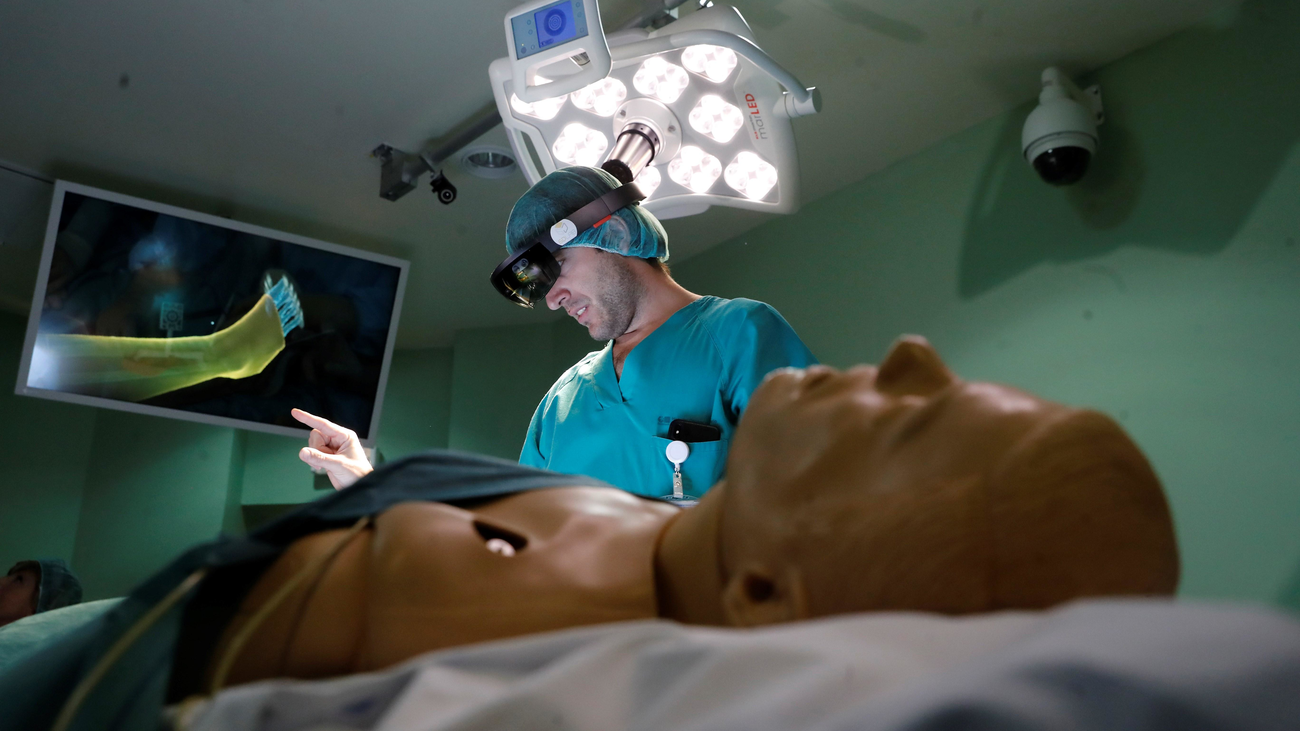 El Gregorio Marañón hace historia con una pionera operación con hologramas