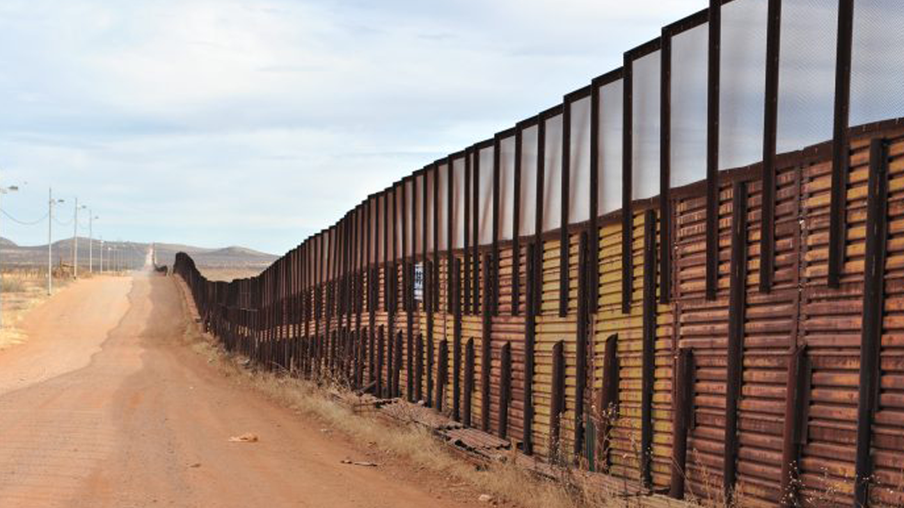 Seis días de cierre parcial del Gobierno de EEUU hasta que se financie el muro con México