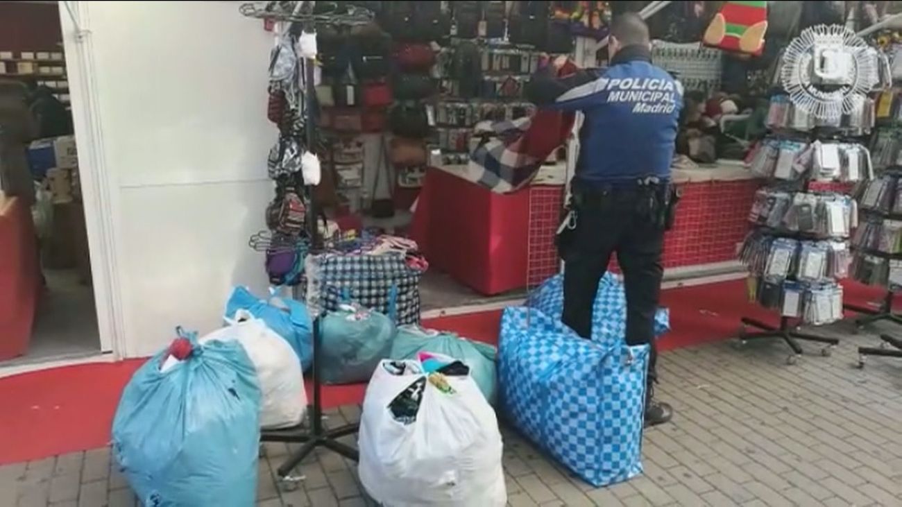 'Operación Pashmina' en el mercadillo navideño de Aluche