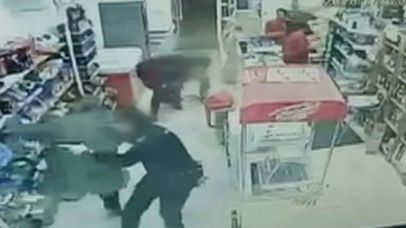 Dos ancianos roban a punta de pistola un comercio del barrio de Salamanca