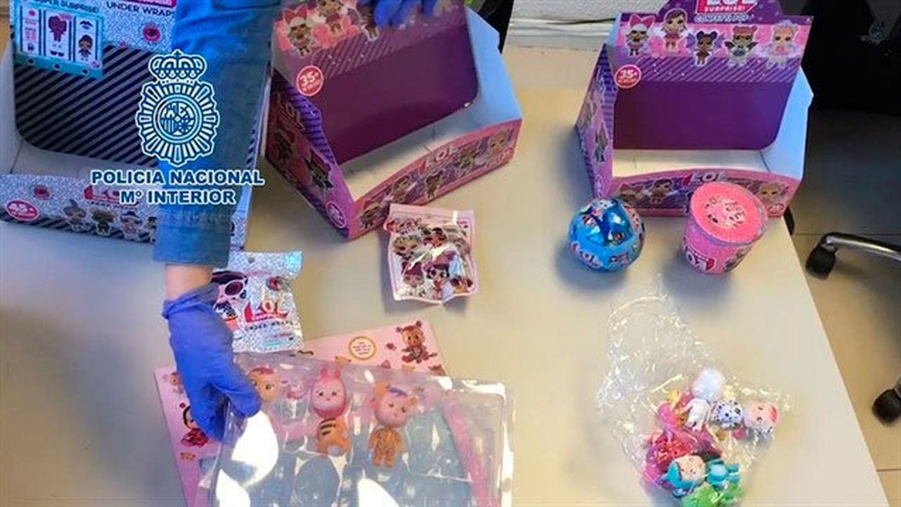 La Policía retira 172.000 juguetes peligrosos y detiene a tres personas