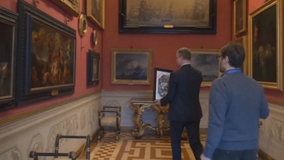 Los Uffizi reclaman un cuadro robado por los nazis y cuelgan su copia en blanco y negro