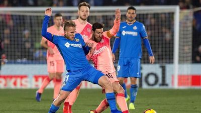 1-2. El Getafe cae con polémica con el Barça