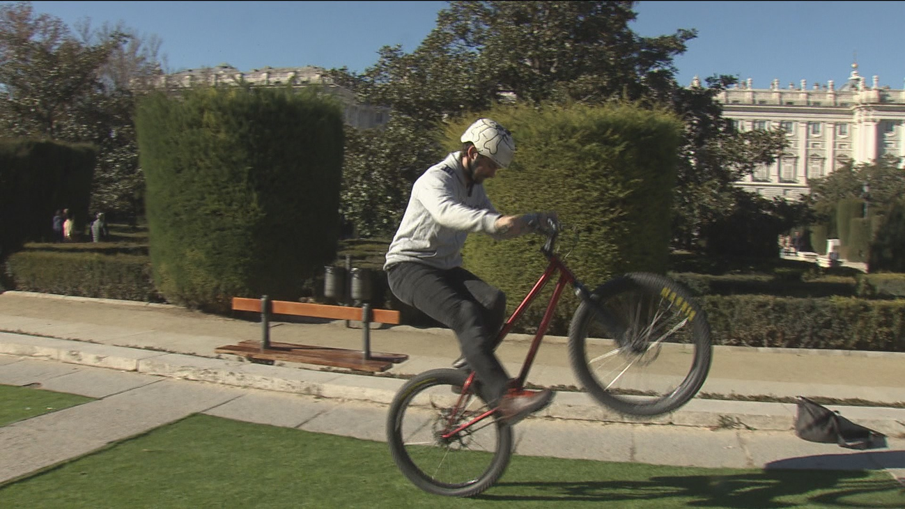 Césped artificial contra el frío en el la Plaza de Oriente