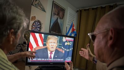 Trump asegura que la "creciente crisis" migratoria pone en riesgo a los estadounidenses