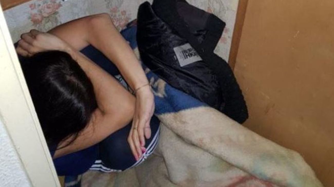 Encerrada en la despensa