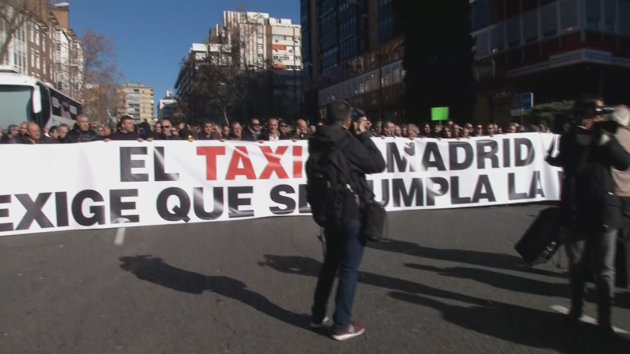 Los taxistas amenazan con protestas "sin precedentes" si Madrid no regula los VTC