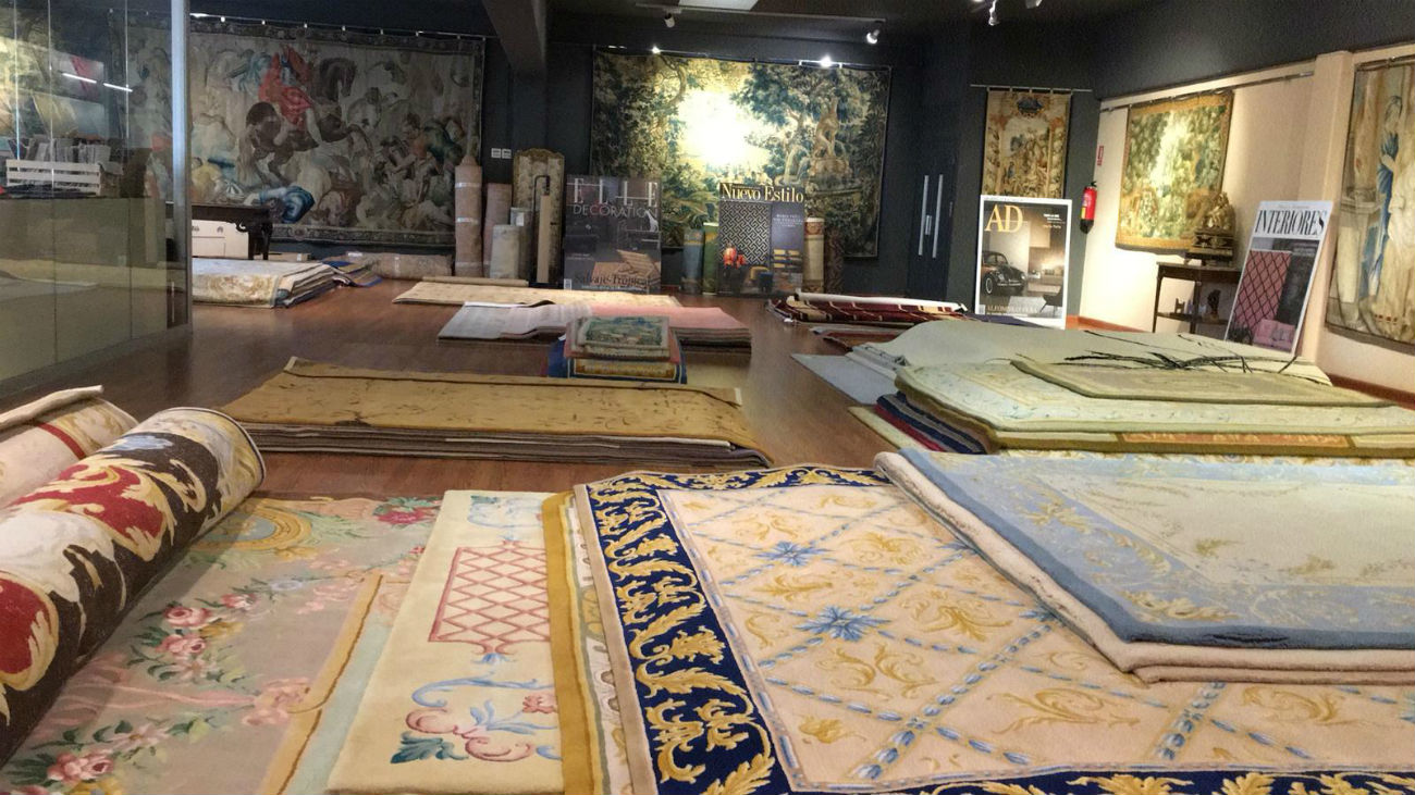 Nos colamos en una fábrica de alfombras artesanales