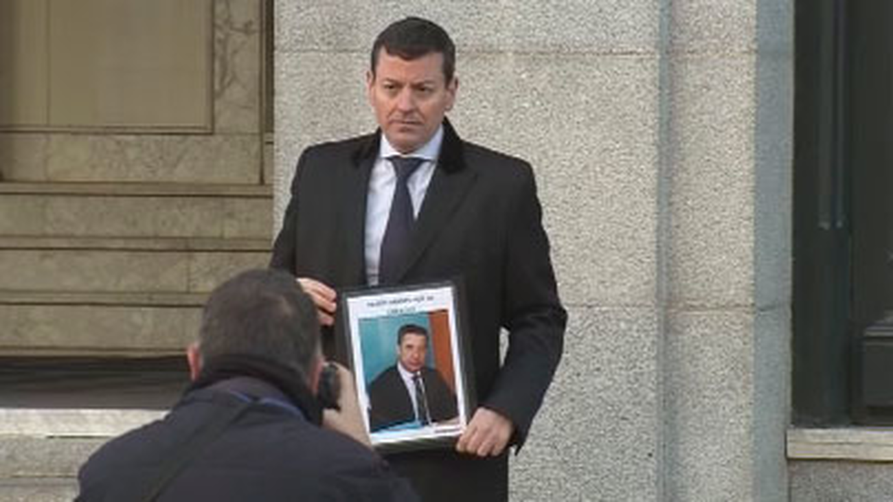 Entregan 10.000 firmas en el CGPJ para pedir la libertad de Eduardo Zaplana