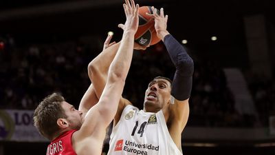 94-78. Ayón y Taylor 'machacan' al Olympiacos