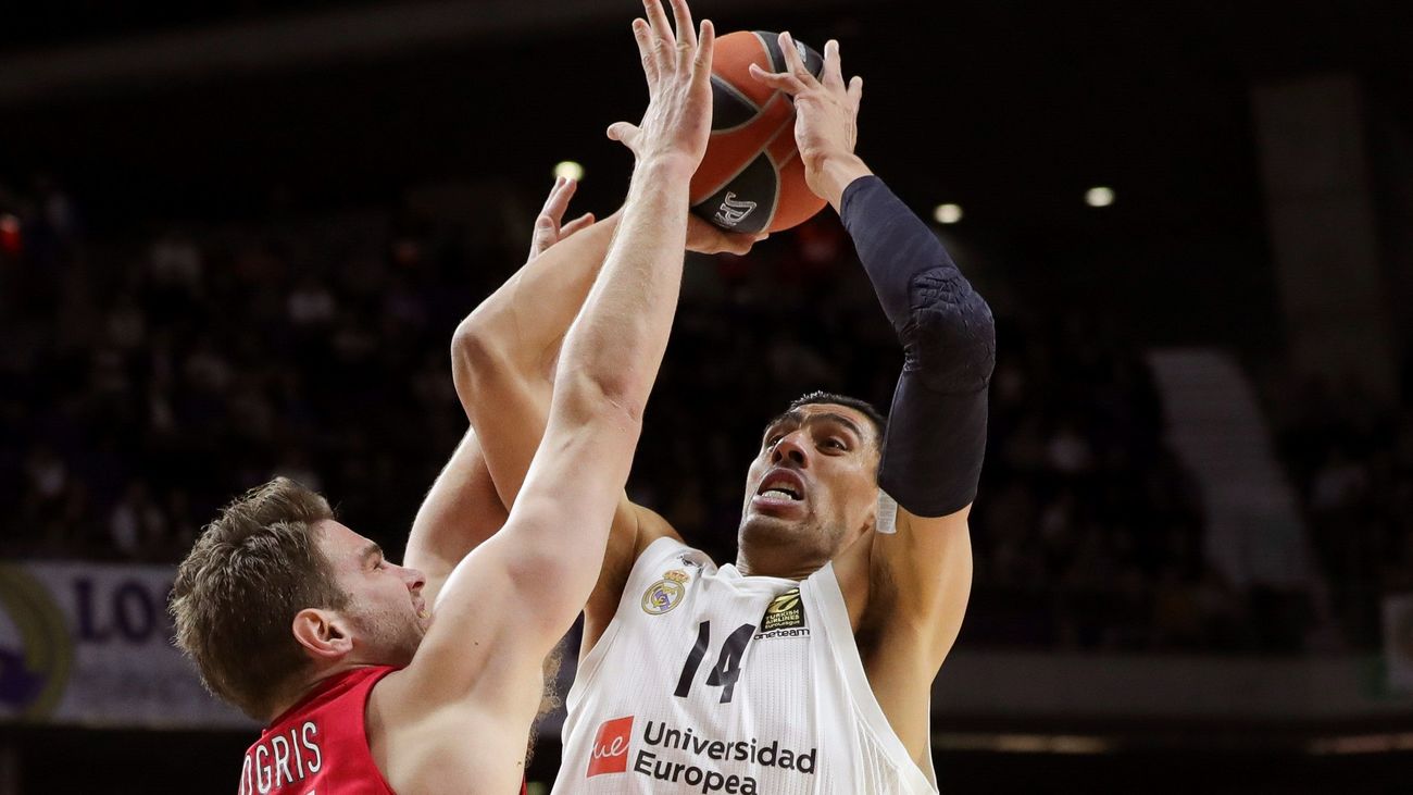 Ayón ante Olympiacos