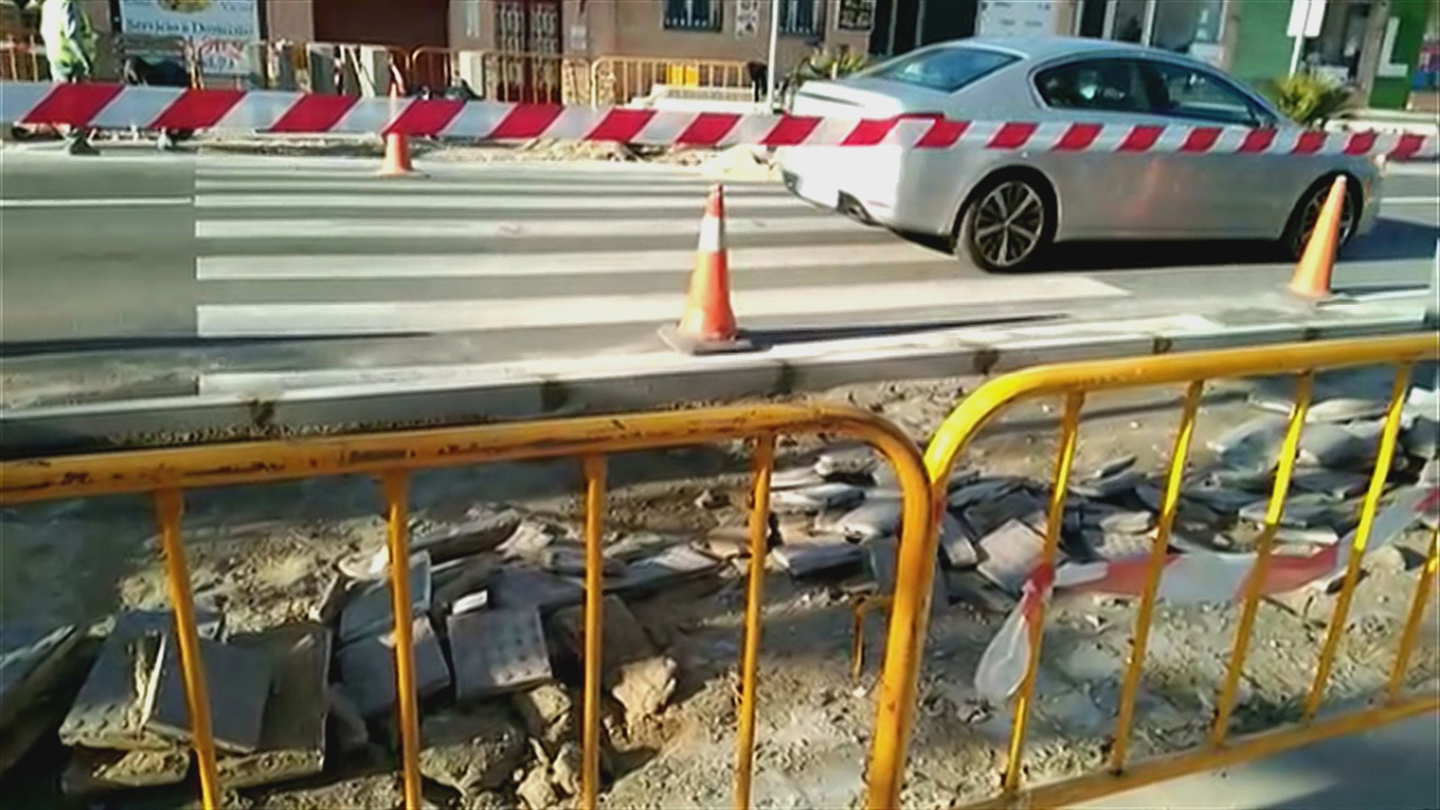Más de 10 minutos para cruzar una calle en Humanes