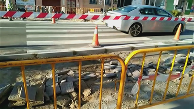 Más de 10 minutos para cruzar una calle en Humanes