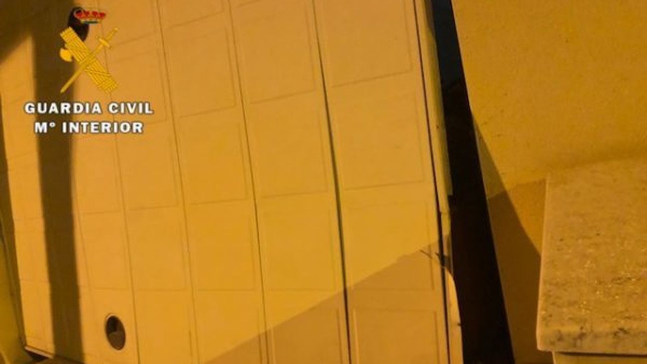 Puerta del garaje forzada