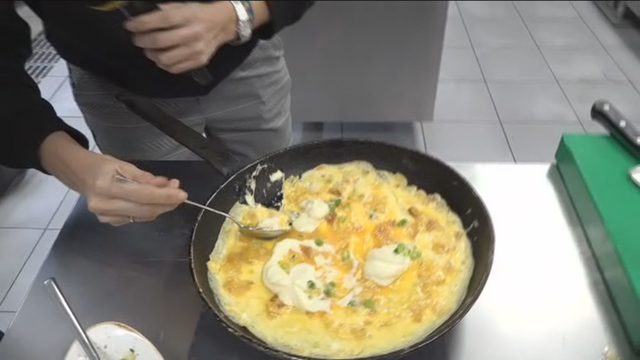 Así se prepara una tortilla vaga