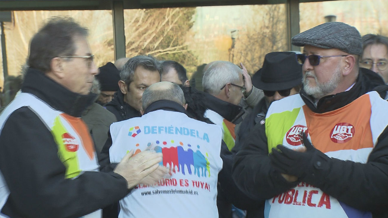 Concentración en Telemadrid en el sexto aniversario del ERE