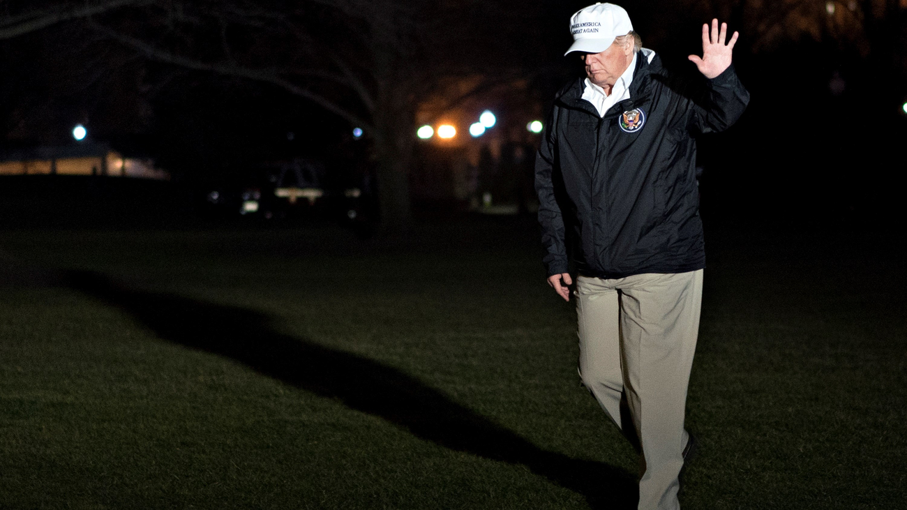 Trump, "casi" decidido a declarar la emergencia nacional para levantar el muro con México