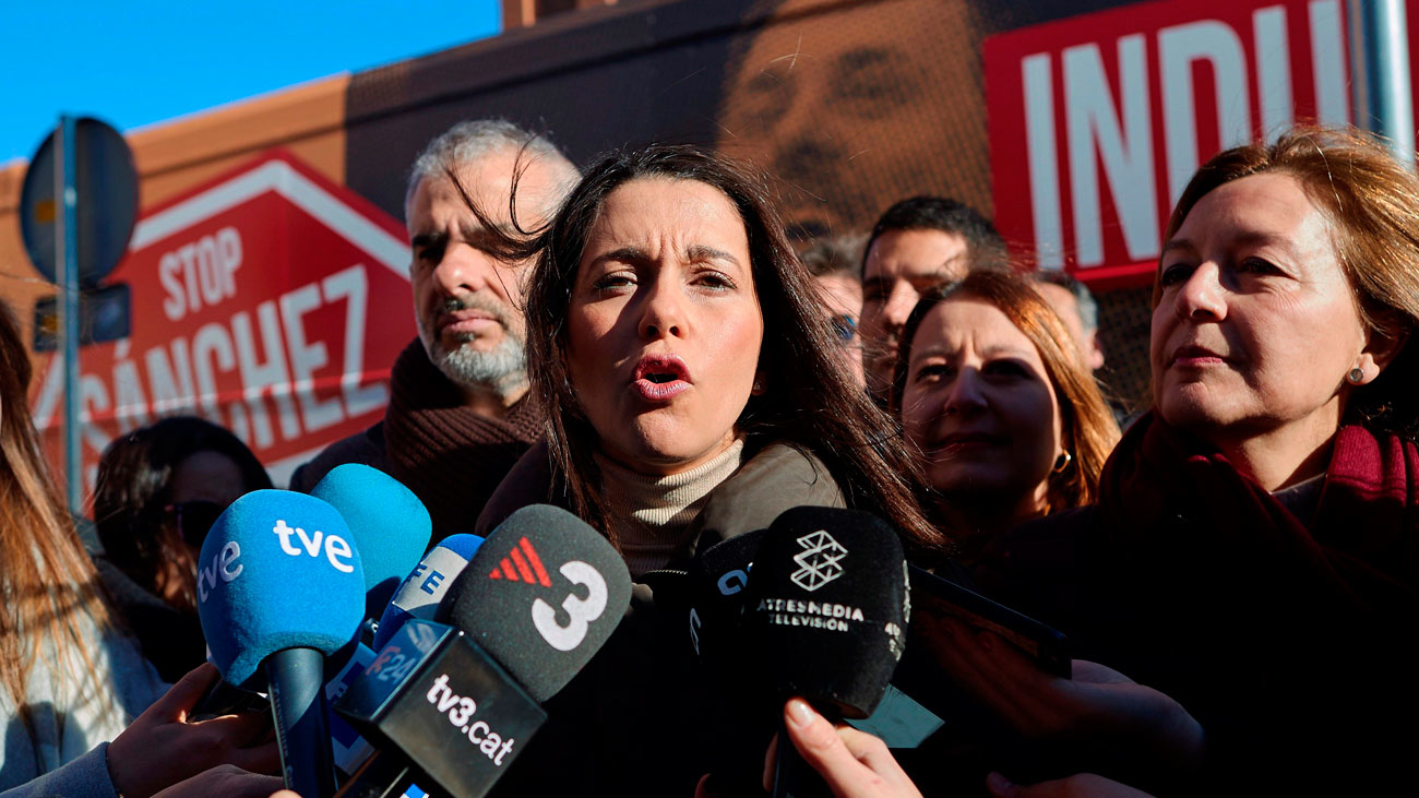 Arrimadas: "Estos PGE son simplemente el intercambio de cromos con Torra"