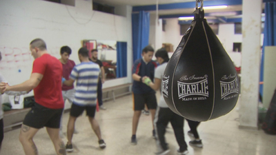 40 jóvenes, unidos por el boxeo, luchan contra el derribo de su gimnasio
