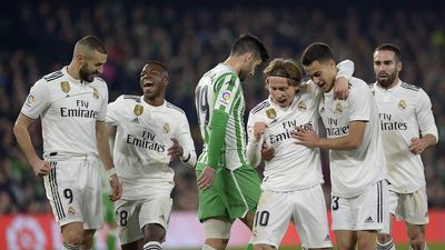 1-2. Ceballos salva al Real Madrid ante el Betis