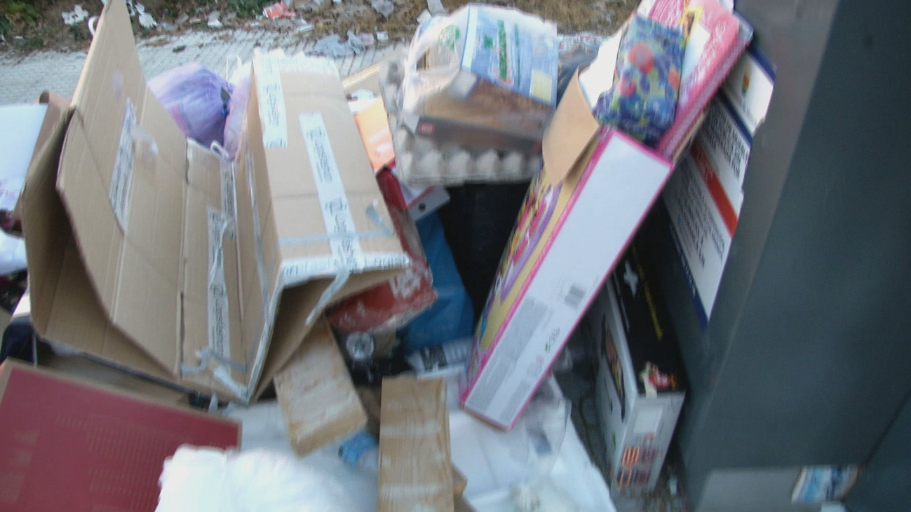 Alcorcón, desbordado por la basura