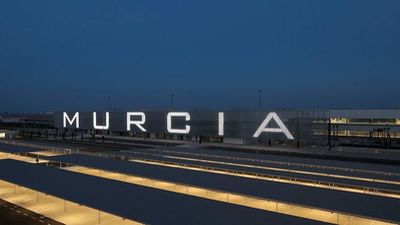 Aterriza el primer avión en el Aeropuerto Internacional de la Región de Murcia