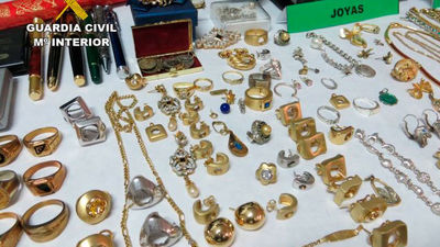 La Guardia Civil expone joyas robadas en Madrid para que puedan ser recuperadas