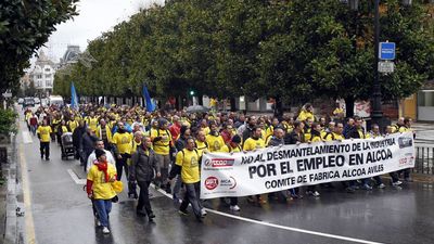 Alcoa y sindicatos logran un preacuerdo "in extremis" en negociaciones de ERE