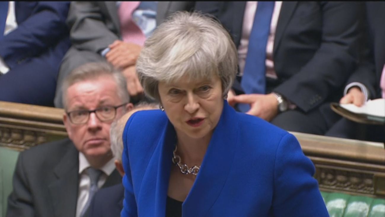 May supera la moción de censura presentada por los laboristas